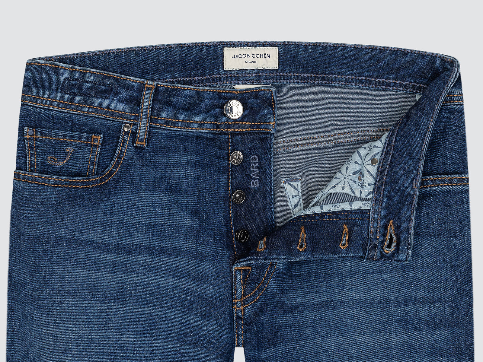 Bard Jeans aus mittelblauem Super-Stretch-Denim