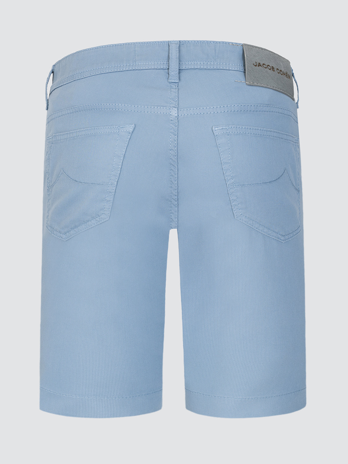 Lou Himmelblaue Bermuda mit Seitentaschen aus Baumwoll-Lyocell-Stretch