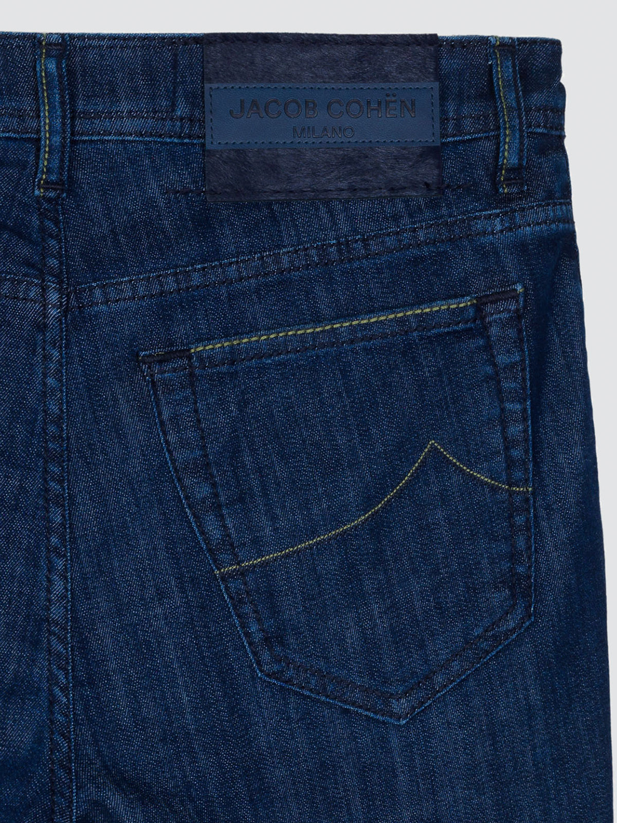 Vaqueros Bard en denim suave superelástico de color azul oscuro de Jacob Cohen
