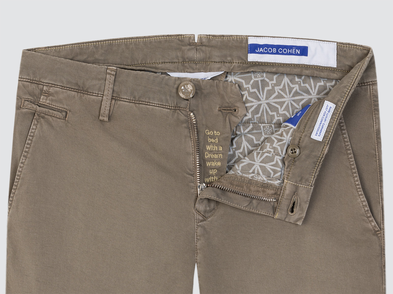 Bobby Slim Chinohose aus elefantenbrauner Stretch-Baumwolle und Lyocell