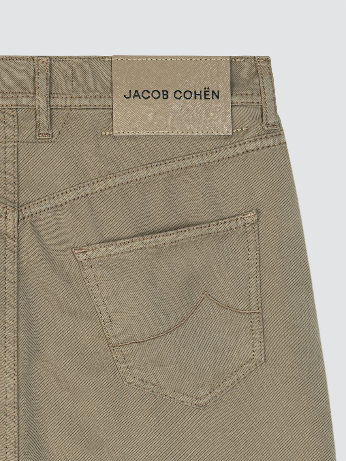 Shorts Jacob Cohën Brown Nicolas stretch cotton lyocell
summer 2025 milano