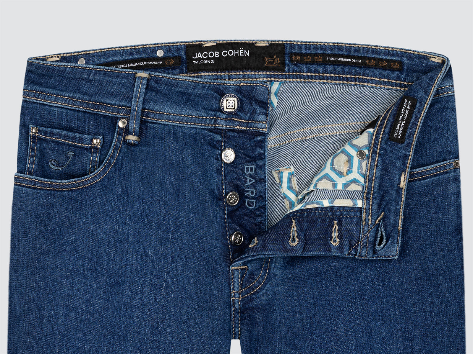 Bard Regular-Slim Jeans aus mittelblauem Luxus-Super-Stretch-Denim