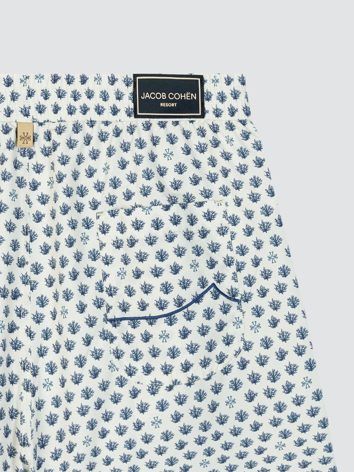 Bañador bóxer en tejido técnico blanco y azul con estampado coral