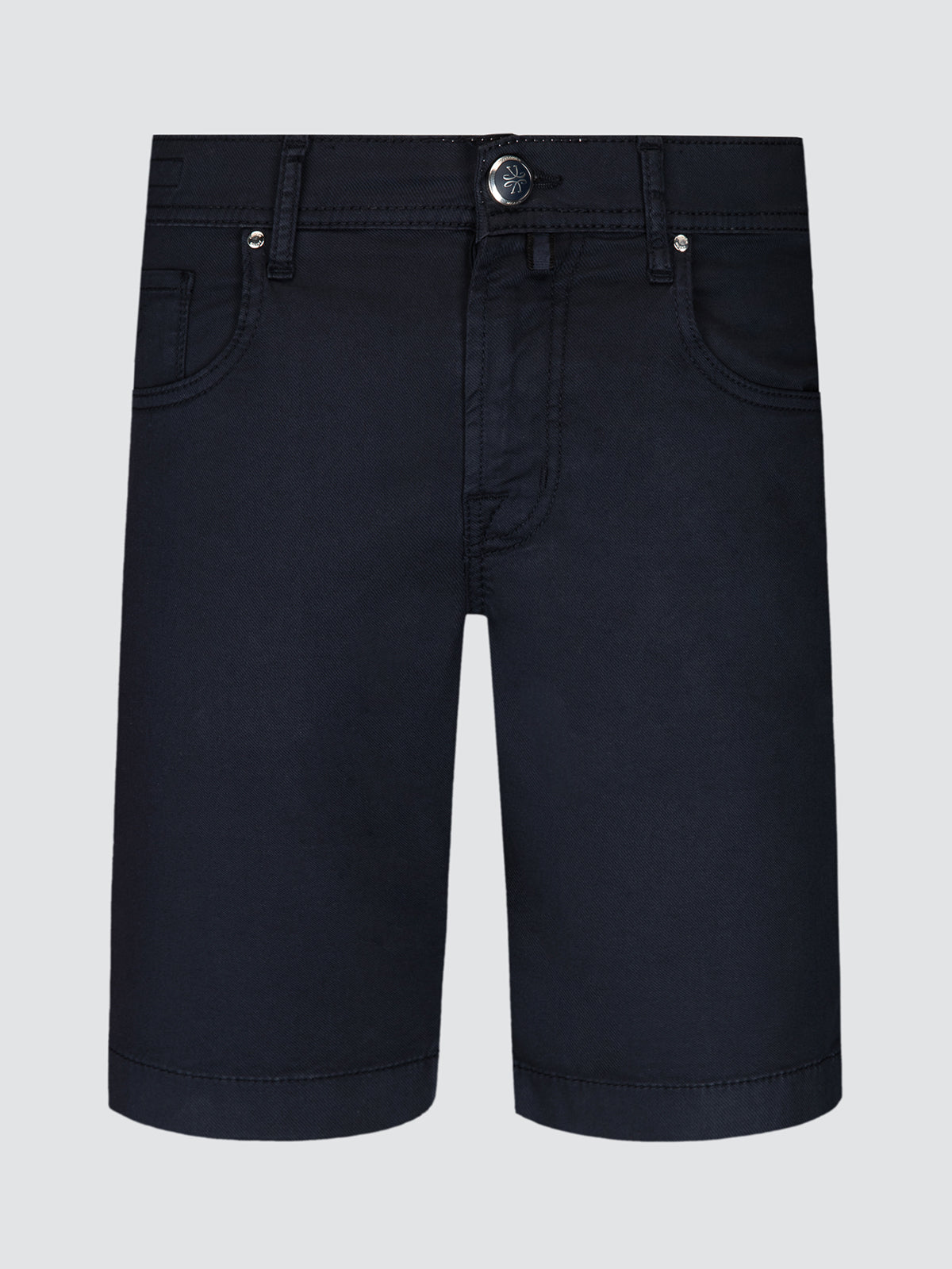 Navy blue shorts Jacob Cohën model Nicolas on a light gray background