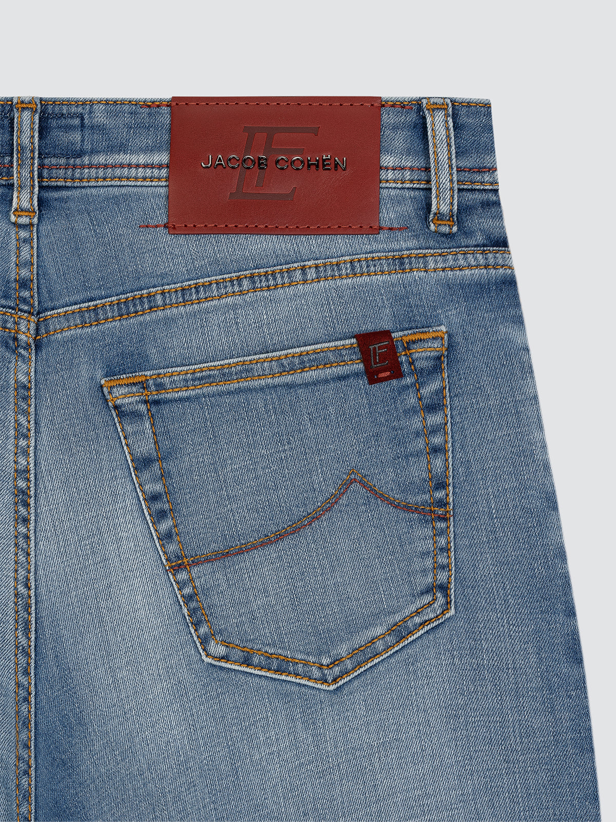 Lui Figo jeans bleu clair patch rouge Jacob Cohën 