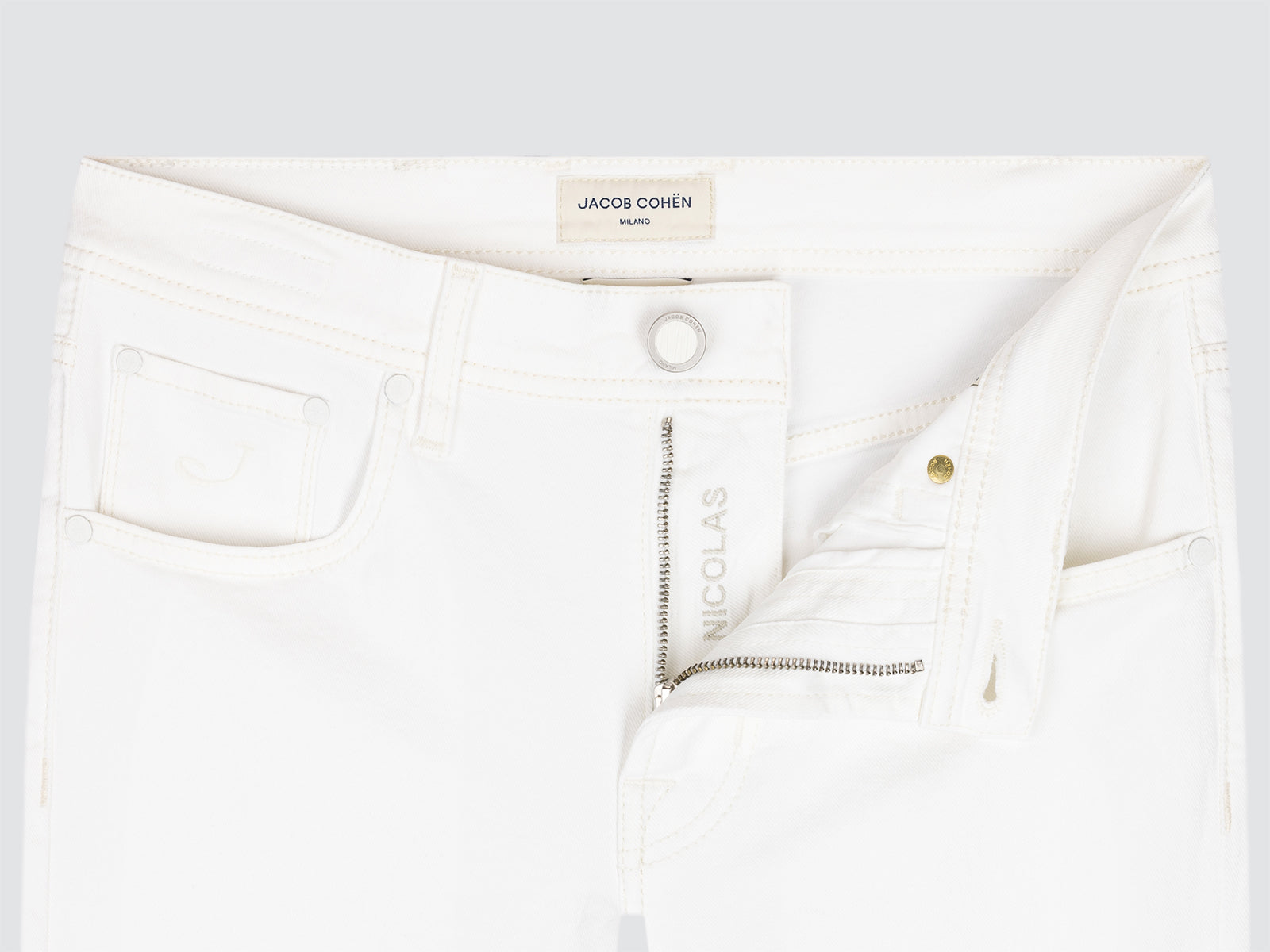 Nicolas Bermuda en jean stretch blanc