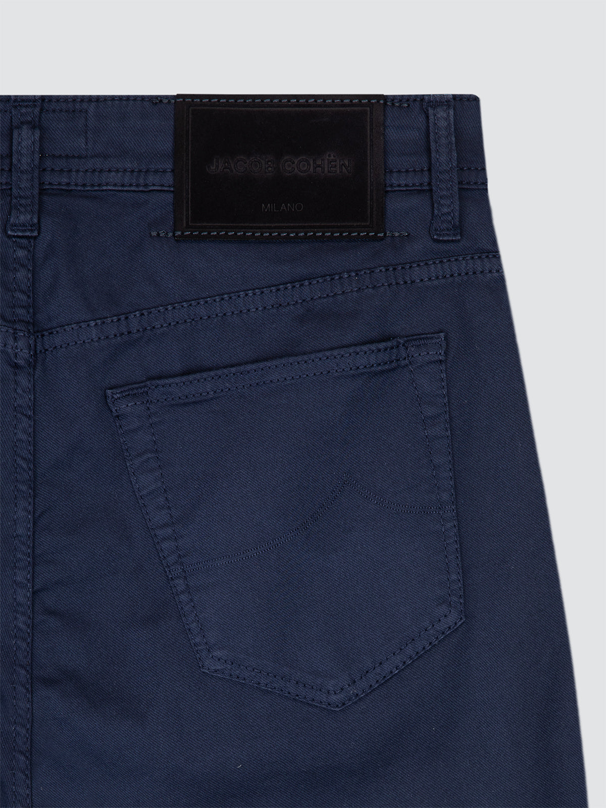 Close-up of dark blue twill & lyocell pants Jacob Cohen bard with a white background