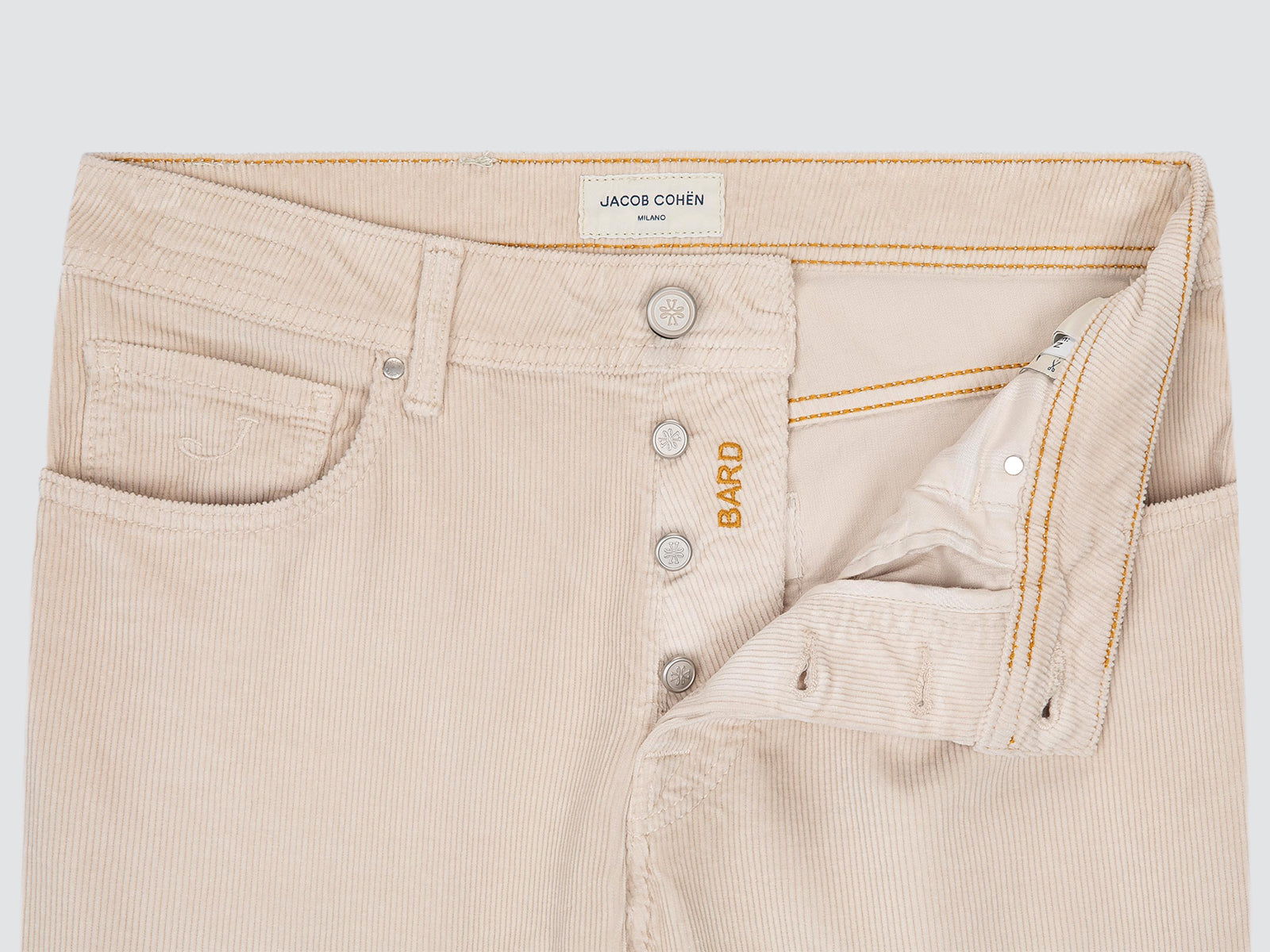 Bard aus mandelweißem Stretch-Baumwollcord