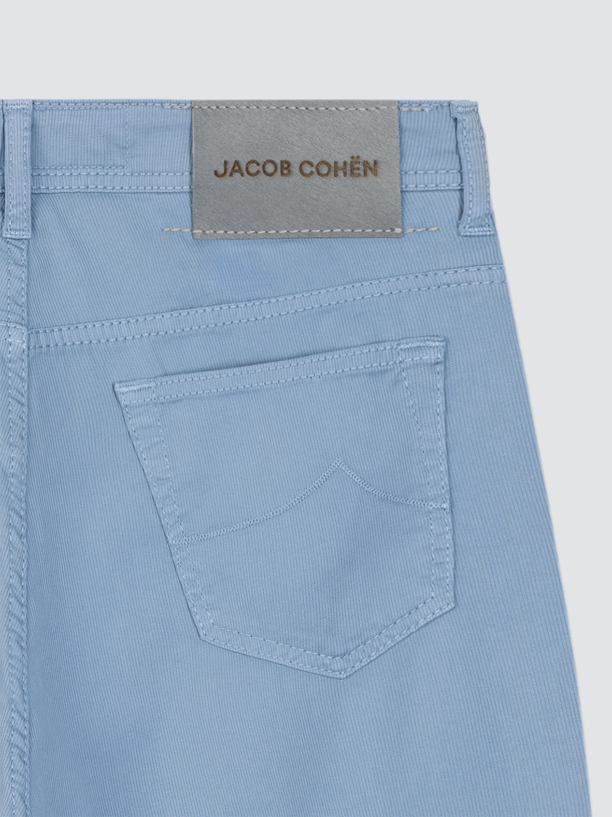 Bermudas Lou azul cielo con bolsillos laterales