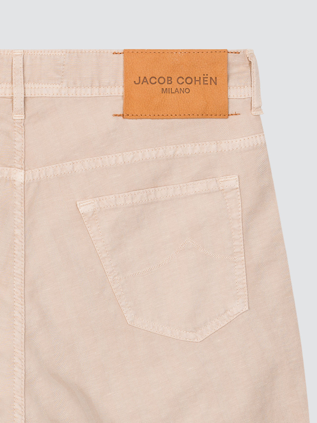 Lou Bermuda in Stretch cotton and linen almond