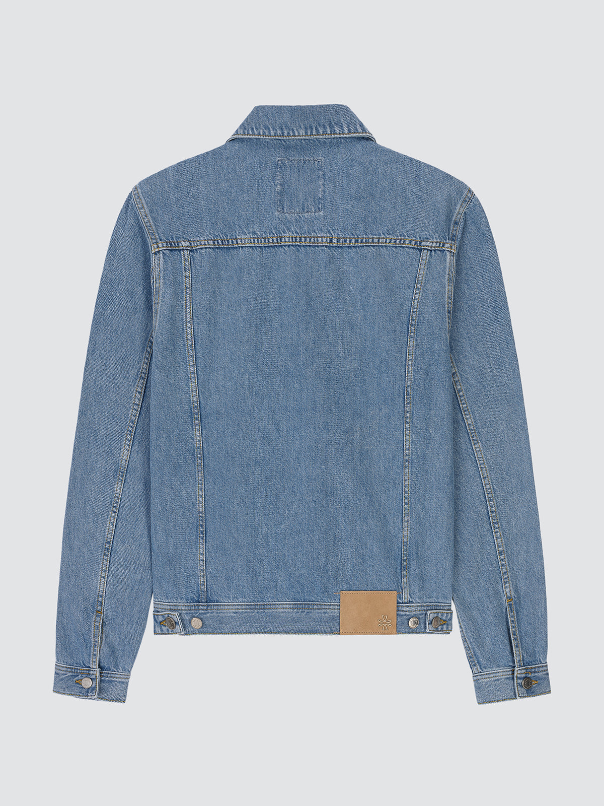Chaqueta camionero en denim azul claro 